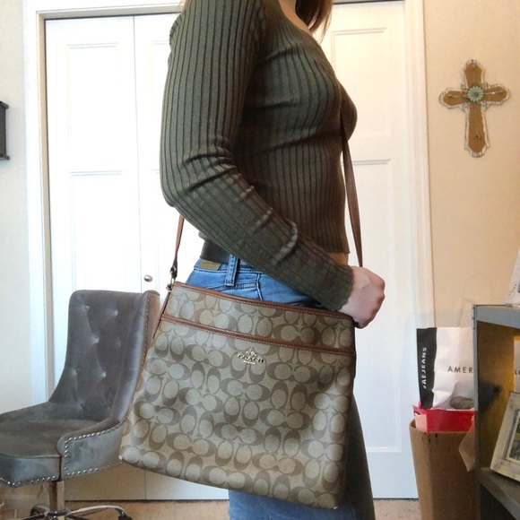 Coach File Crossbody in Signature Canvas Purse - Picture 8 of 11